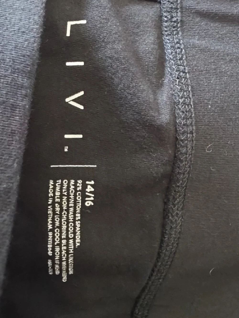 Livi Active Black Cropped High-Waist Capris